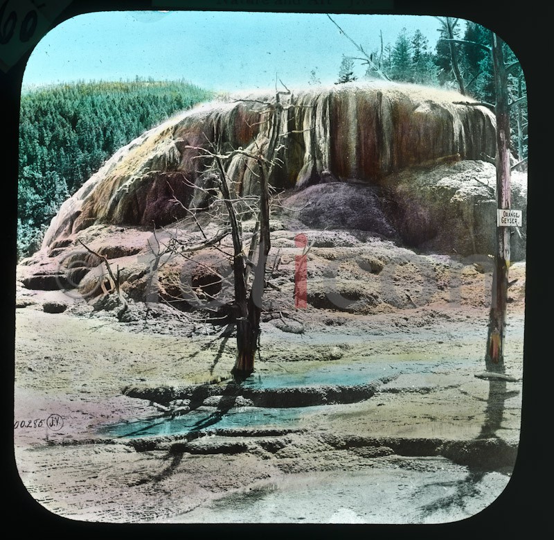 Geysir im Yellowstone-Park; Geyser in the Yellowstone Park - Foto foticon-simon-vulkanismus-359-060.jpg | foticon.de - Bilddatenbank für Motive aus Geschichte und Kultur